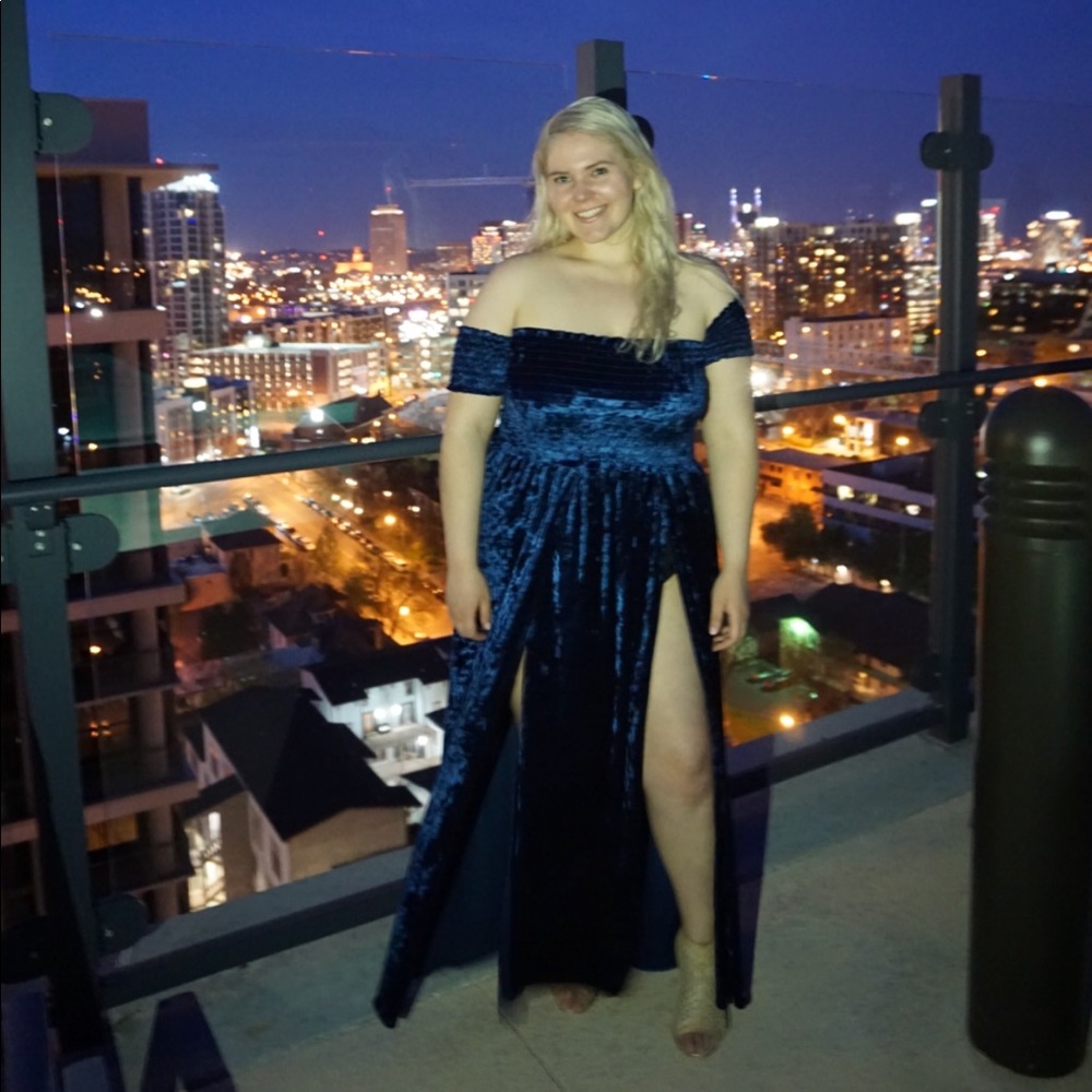 Blue velvet dress with double front leg slits